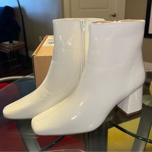JOURNEE SIGNATURE Tabbie Pointed Toe Bootie White Block Heel patent leather